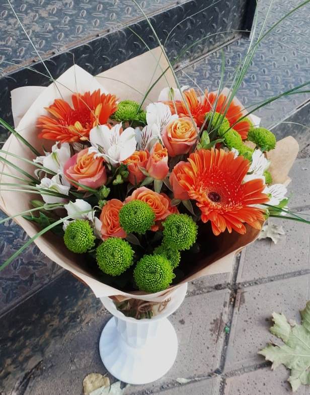 Букет цветов из: Герберы, Хризантемы, Альстромерии и Розы в Улётах