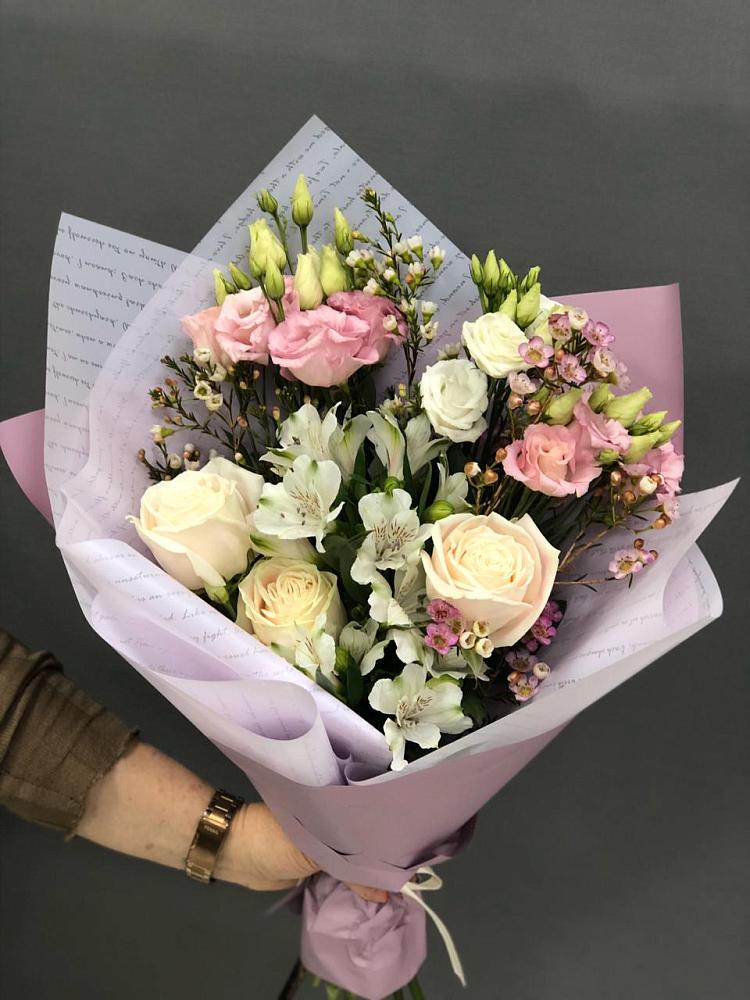 Букет цветов из: Альстромерии, Розы и Лизиантусы в Улётах