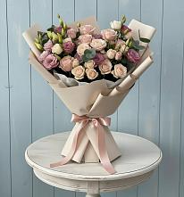 Букет цветов из:  Розы и Лизиантусы в Улётах