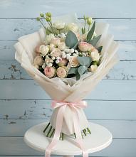 Букет цветов из:  Розы и Лизиантусы в Улётах
