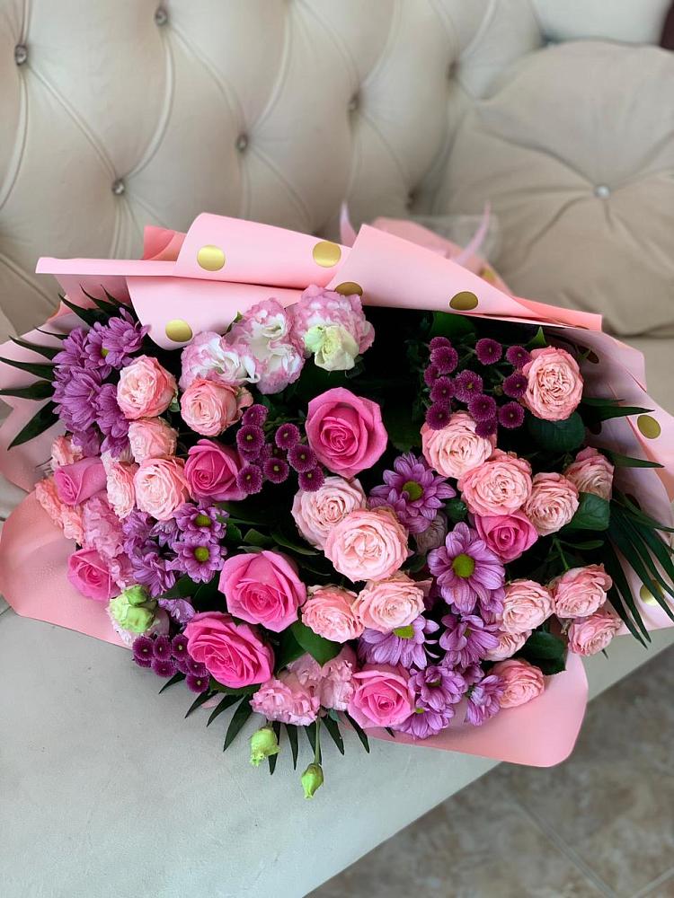 Букет цветов из: Хризантемы, Розы и Лизиантусы в Улётах