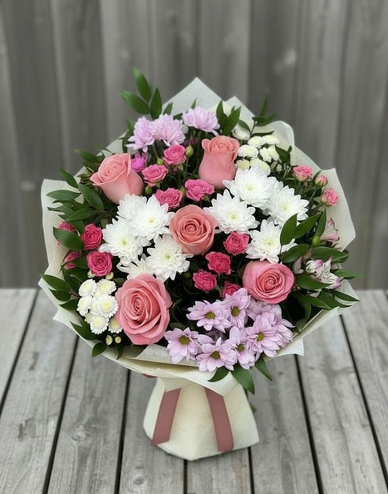 Букет цветов из: Альстромерии, Гвоздики, Розы и Хризантемы в Улётах