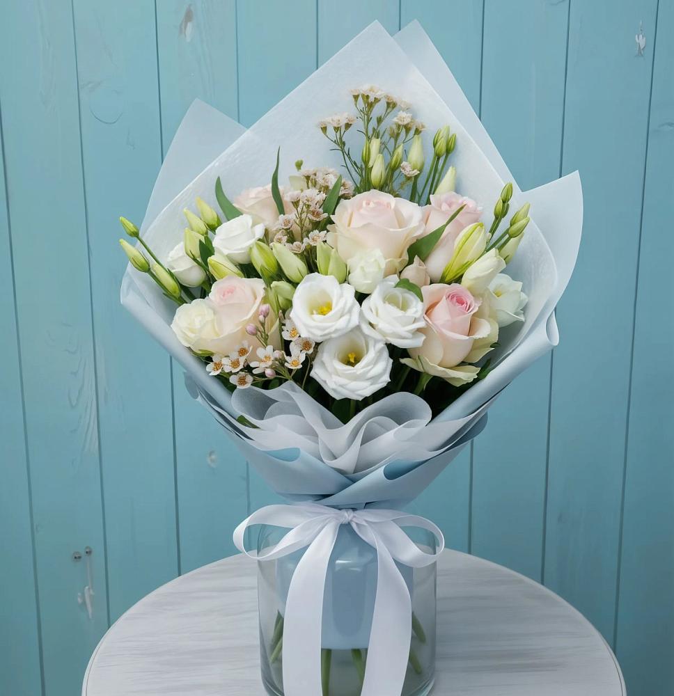 Букет цветов из: Розы и Лизиантусы в Улётах