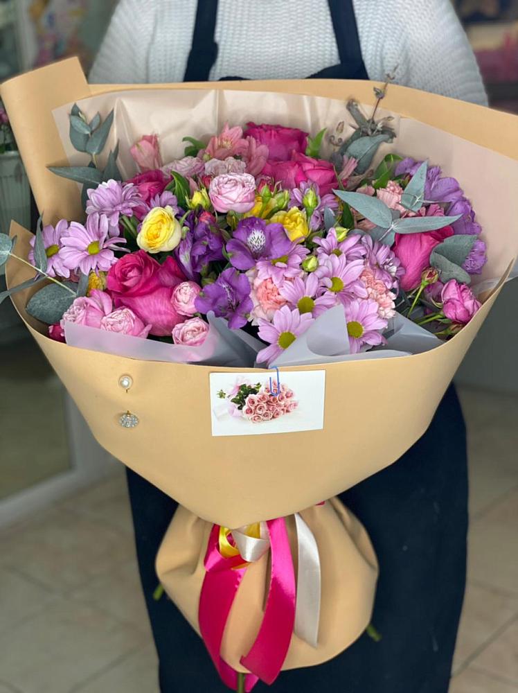 Букет цветов из: Хризантемы, Гвоздики и Альстромерии в Улётах