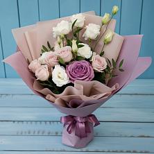 Букет цветов из:  Розы и Лизиантусы в Улётах