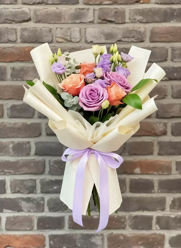 Букет цветов из: Лизиантусы и Розы в Улётах