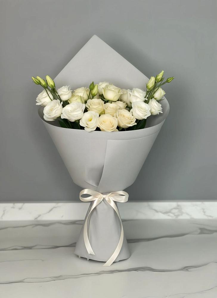 Букет цветов из: Розы и Лизиантусы в Улётах