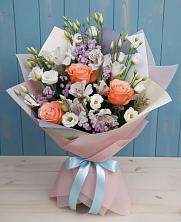 Букет цветов из:  Лизиантусы, Розы, Альстромерии и Гипсофила в Улётах