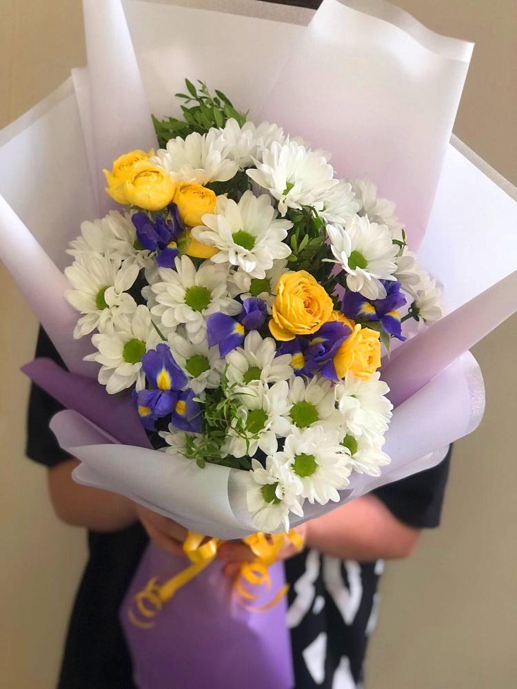 Букет цветов из: Ирисы, Хризантемы и Розы в Улётах