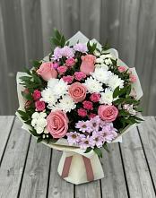 Букет цветов из:  Альстромерии, Гвоздики, Розы и Хризантемы в Улётах