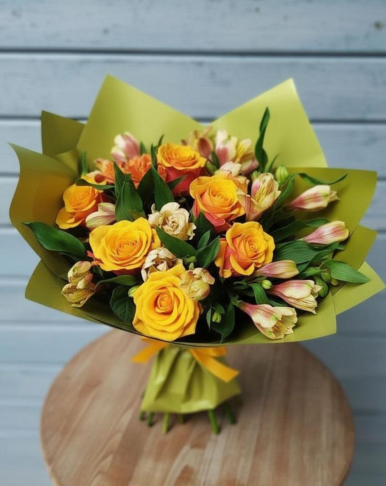 Букет цветов из: Альстромерии и Розы в Улётах