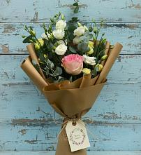 Букет цветов из:  Розы и Лизиантусы в Улётах