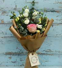 Букет цветов из:  Розы и Лизиантусы в Улётах