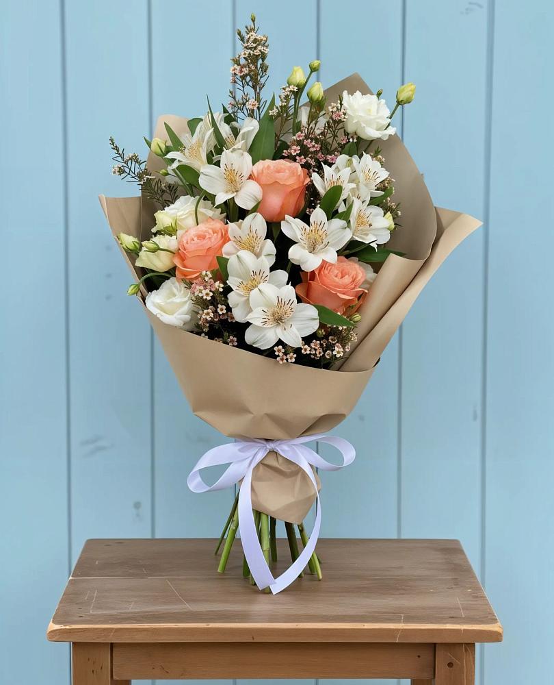 Букет цветов из: Альстромерии, Лизиантусы, Розы и Хризантемы в Улётах