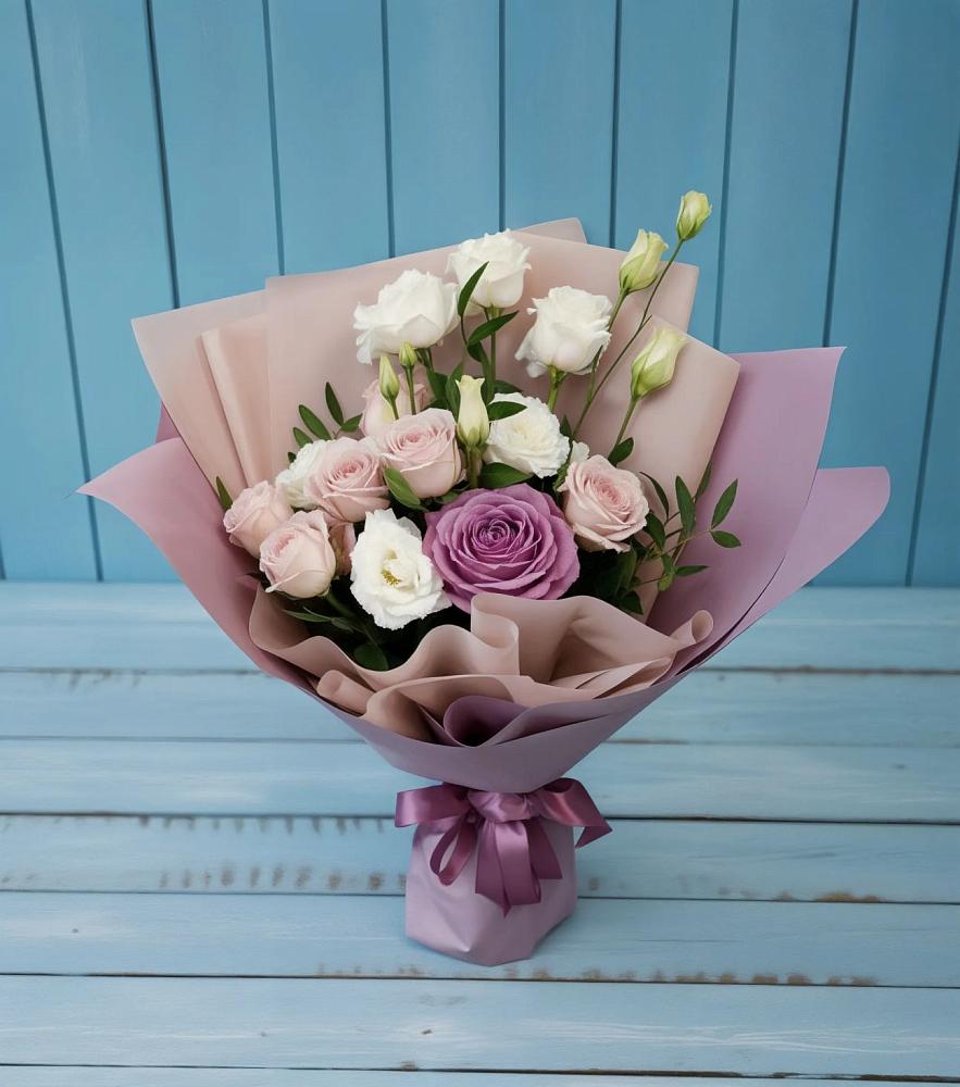 Букет цветов из: Розы и Лизиантусы в Улётах