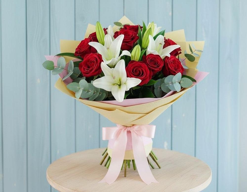 Букет цветов из: Лилии и Розы в Улётах